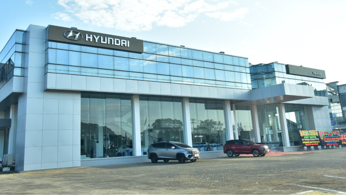 Suasana showroom Hyundai